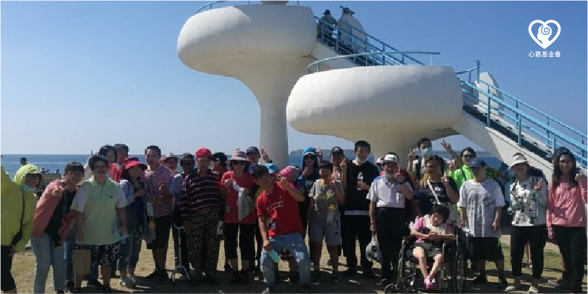 雄獅網美島可夢公益環島專車